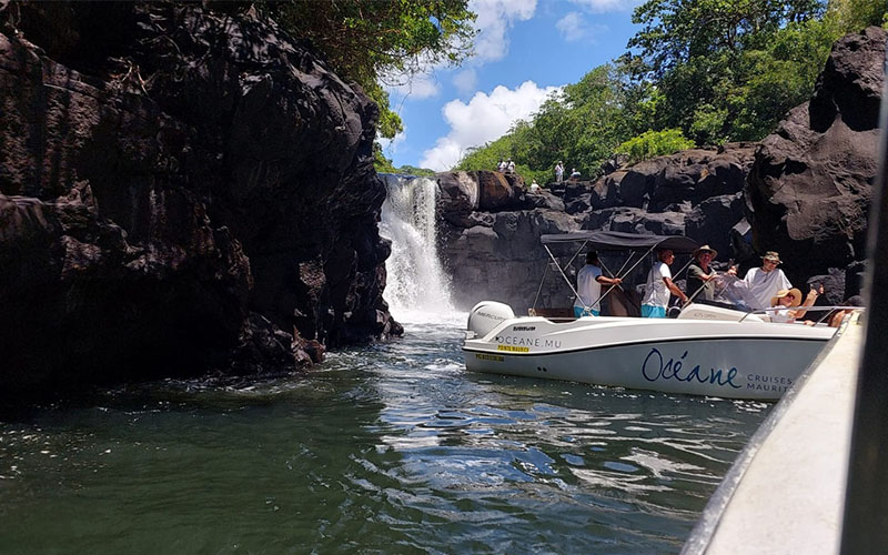 Ile aux Cerfs speedboat excursion